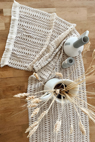 Krem Ajur Saçaklı pamuk dantel runner 37x150 cm, üstten serili, ajur doku ve saçak – Denizli, VivaMaison