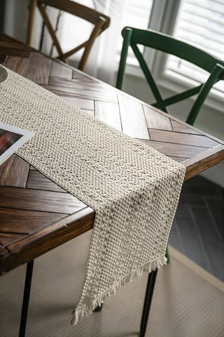 Krem File pamuk dantel runner 37x150 cm, masada çapraz görünüm – Denizli, VivaMaison