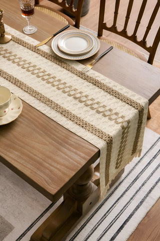 Krem Kahve Halka pamuk dantel runner 35x145 cm, masada çapraz görünüm – Denizli, VivaMaison