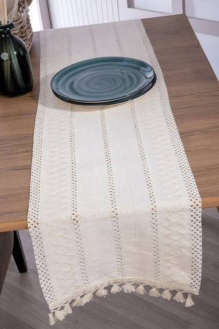 Krem Zikzak pamuk dantel runner 35x145 cm, masada önden, servis tabağıyla – Denizli, VivaMaison