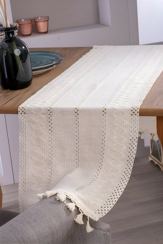 Krem Zikzak pamuk dantel runner 35x145 cm, sandalyeye doğru sarkan püsküllü uç – Denizli, VivaMaison