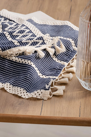 Lacivert Zikzak pamuk dantel runner 35x145 cm, katlanmış yakın çekim – Denizli, VivaMaison