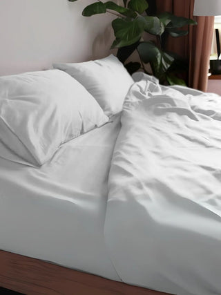 Beyaz stonewashed nevresim takımı, taş yıkama kumaş dokusu yakın çekim – %100 pamuk, OEKO-TEX, VivaMaison