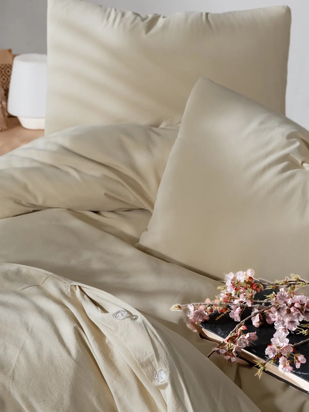 Taş rengi stonewashed keten pamuk yastık kılıfı yakın çekim