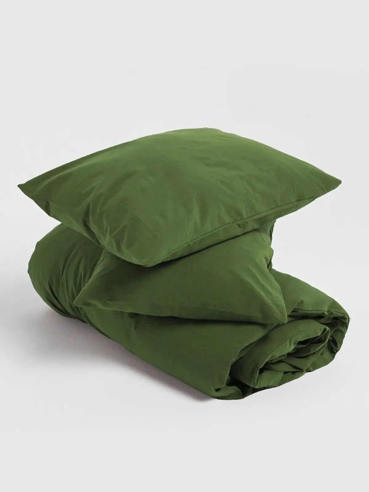 Yeşil stonewashed keten nevresim doğal gün ışığında