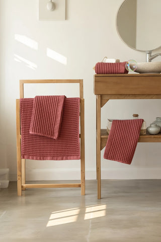 Bordo waffle havlu seti, banyoda dört parça – %100 pamuk, OEKO-TEX, VivaMaison