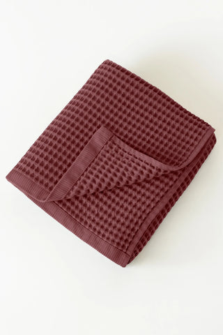 Bordo waffle banyo havlusu, katlanmış petek doku detayı – %100 pamuk, OEKO-TEX, VivaMaison