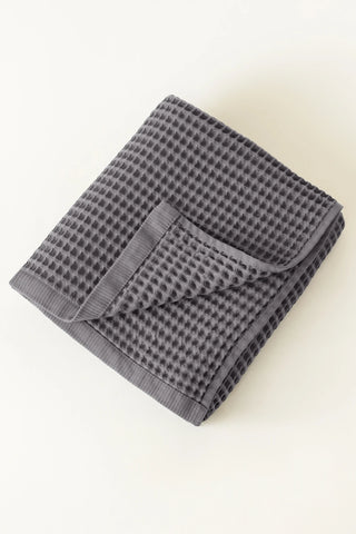 Gri waffle banyo havlusu, katlanmış petek doku detayı – %100 pamuk, OEKO-TEX, VivaMaison