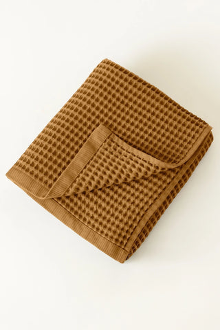 Karamel waffle banyo havlusu, katlanmış petek doku detayı – %100 pamuk, OEKO-TEX, VivaMaison