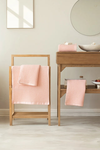 Pembe waffle havlu seti, banyoda dört parça – %100 pamuk, OEKO-TEX, VivaMaison