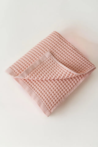Pembe waffle banyo havlusu, katlanmış petek doku detayı – %100 pamuk, OEKO-TEX, VivaMaison