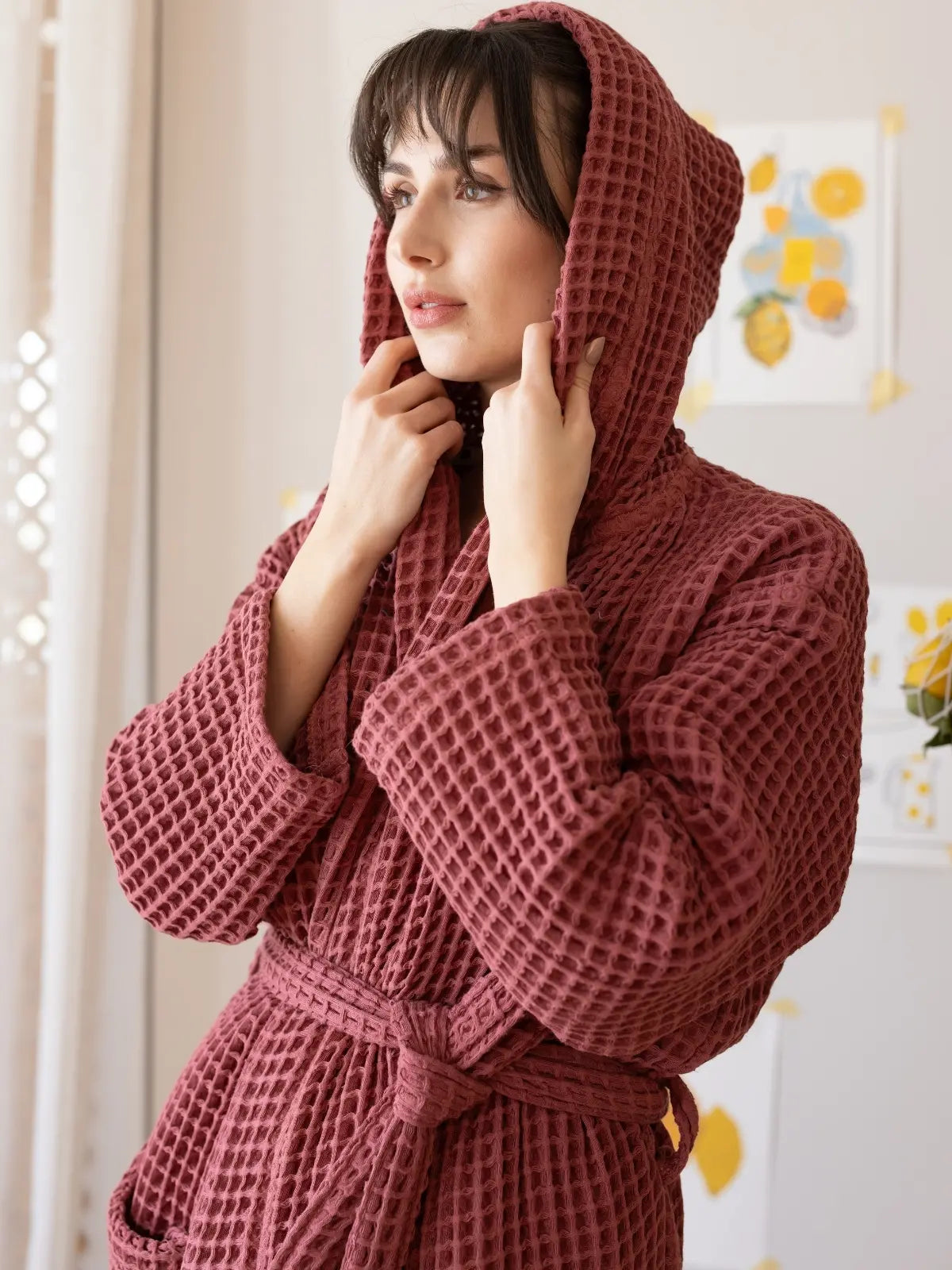 Bordo waffle pike bornoz petek dokusu ve kapüşon detayı