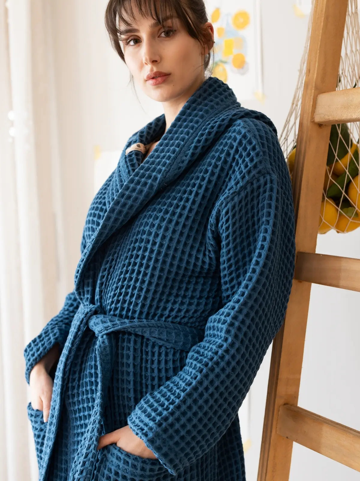 İndigo waffle pike bornoz petek dokusu ve kapüşon detayı