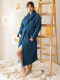İndigo mavi %100 pamuk waffle pike kapüşonlu bornoz ön görünüm