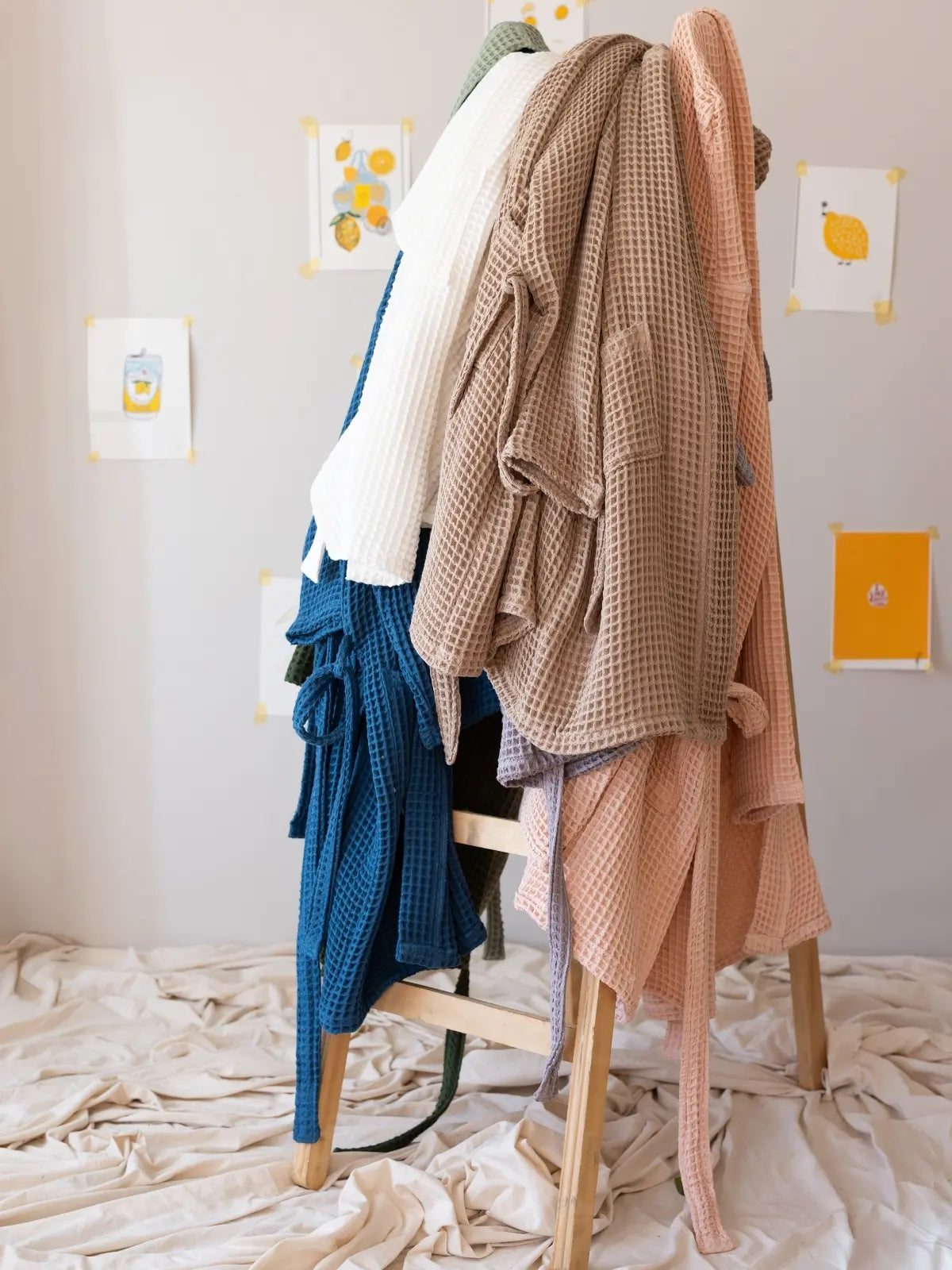 Waffle pike kapüşonlu bornoz toplu askıda görünüm