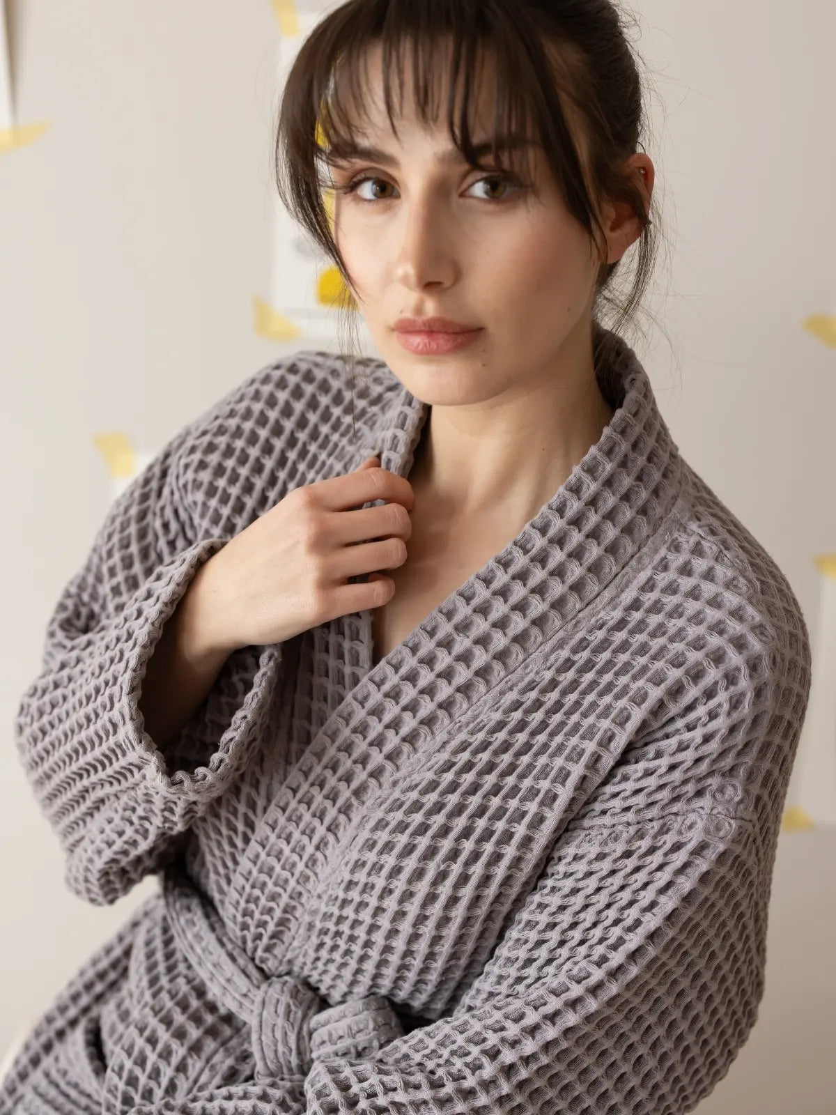 Açık gri waffle pike bornoz petek dokuma kumaş yakın çekim