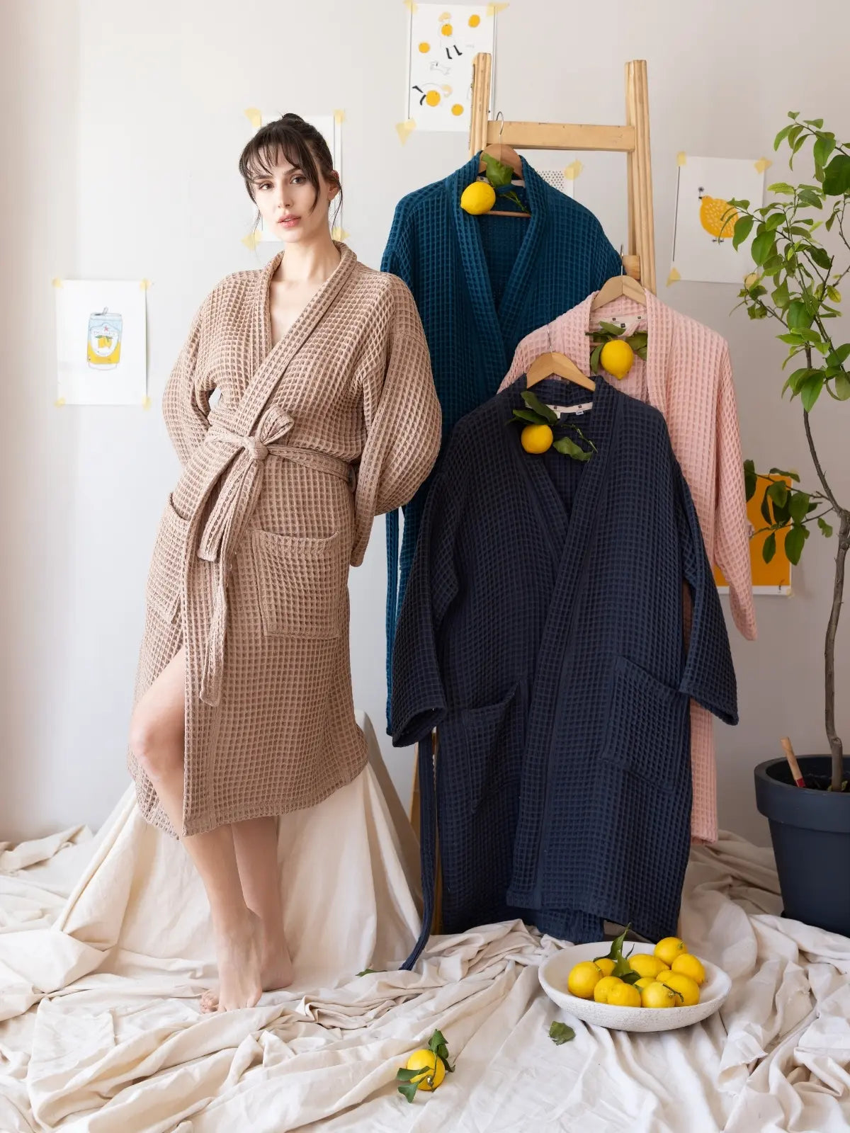 Açık kahve waffle pike kimono bornoz kuşak bağlama detayı