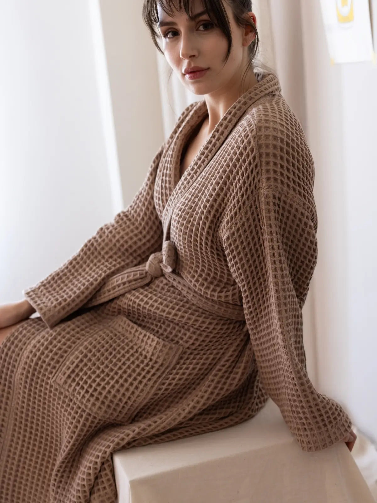 Açık kahve waffle pike bornoz petek dokuma kumaş yakın çekim