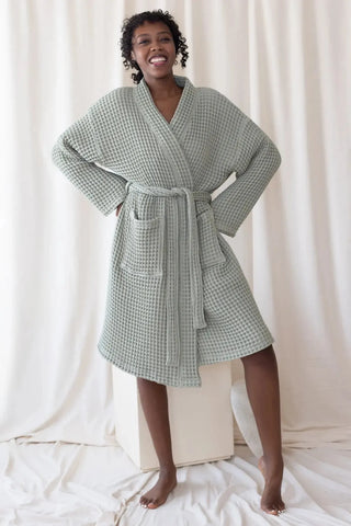 Adaçayı Yeşili waffle pike kimono bornoz, ön tam boy – %100 Türk pamuğu, petek dokuma, OEKO-TEX, VivaMaison