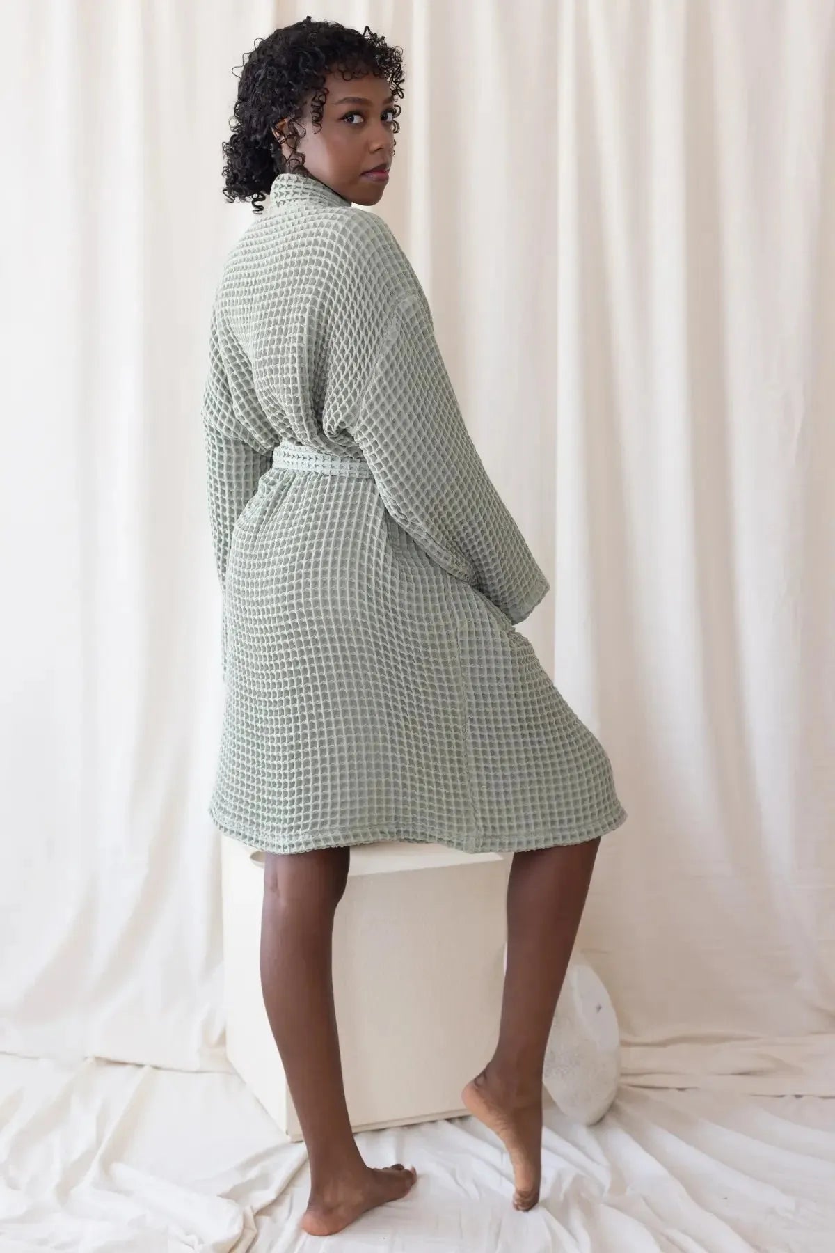 Adaçayı Yeşili waffle pike kimono bornoz, petek dokusu detayı – %100 Türk pamuğu, petek dokuma, OEKO-TEX, VivaMaison