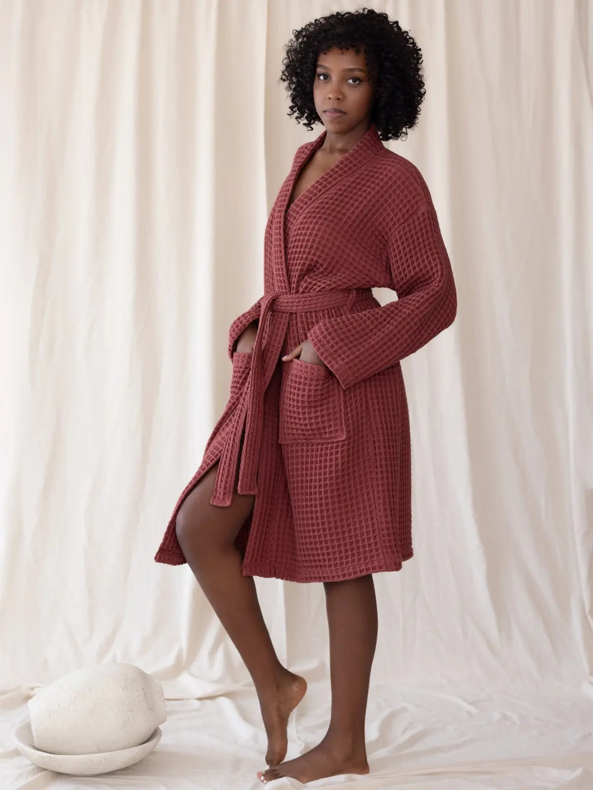 Bordo waffle pike bornoz petek dokuma kumaş yakın çekim