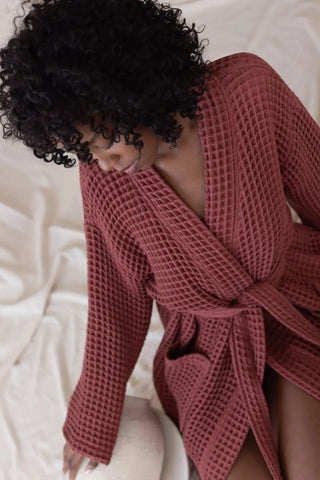Bordo waffle pike kimono bornoz, yakın çekim – %100 Türk pamuğu, petek dokuma, OEKO-TEX, VivaMaison