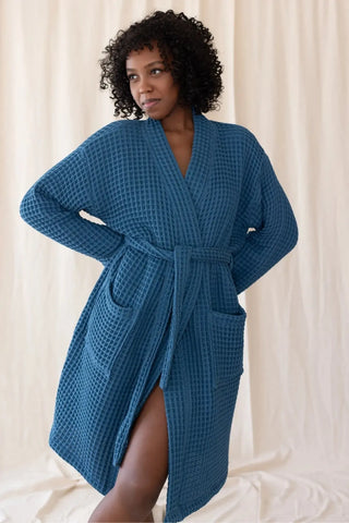 İndigo Mavi waffle pike kimono bornoz, petek dokusu detayı – %100 Türk pamuğu, petek dokuma, OEKO-TEX, VivaMaison