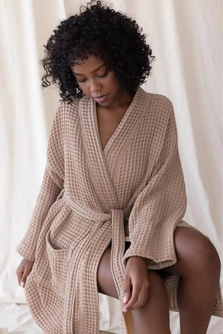 Kahverengi waffle pike kimono bornoz, arka görünüm – %100 Türk pamuğu, petek dokuma, OEKO-TEX, VivaMaison