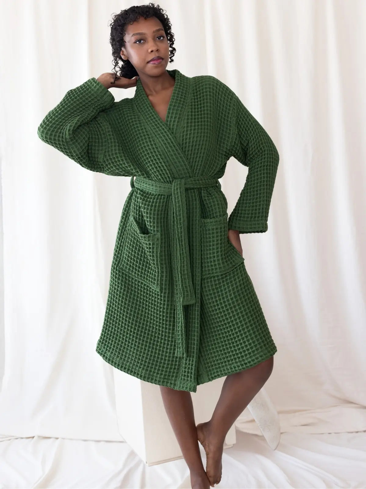 Koyu yeşil %100 pamuk waffle pike kimono bornoz ön görünüm