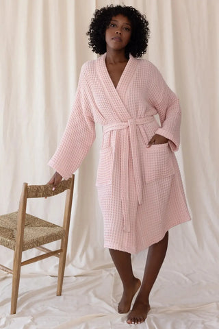Pembe waffle pike kimono bornoz, yaşam çekimi – %100 Türk pamuğu, petek dokuma, OEKO-TEX, VivaMaison