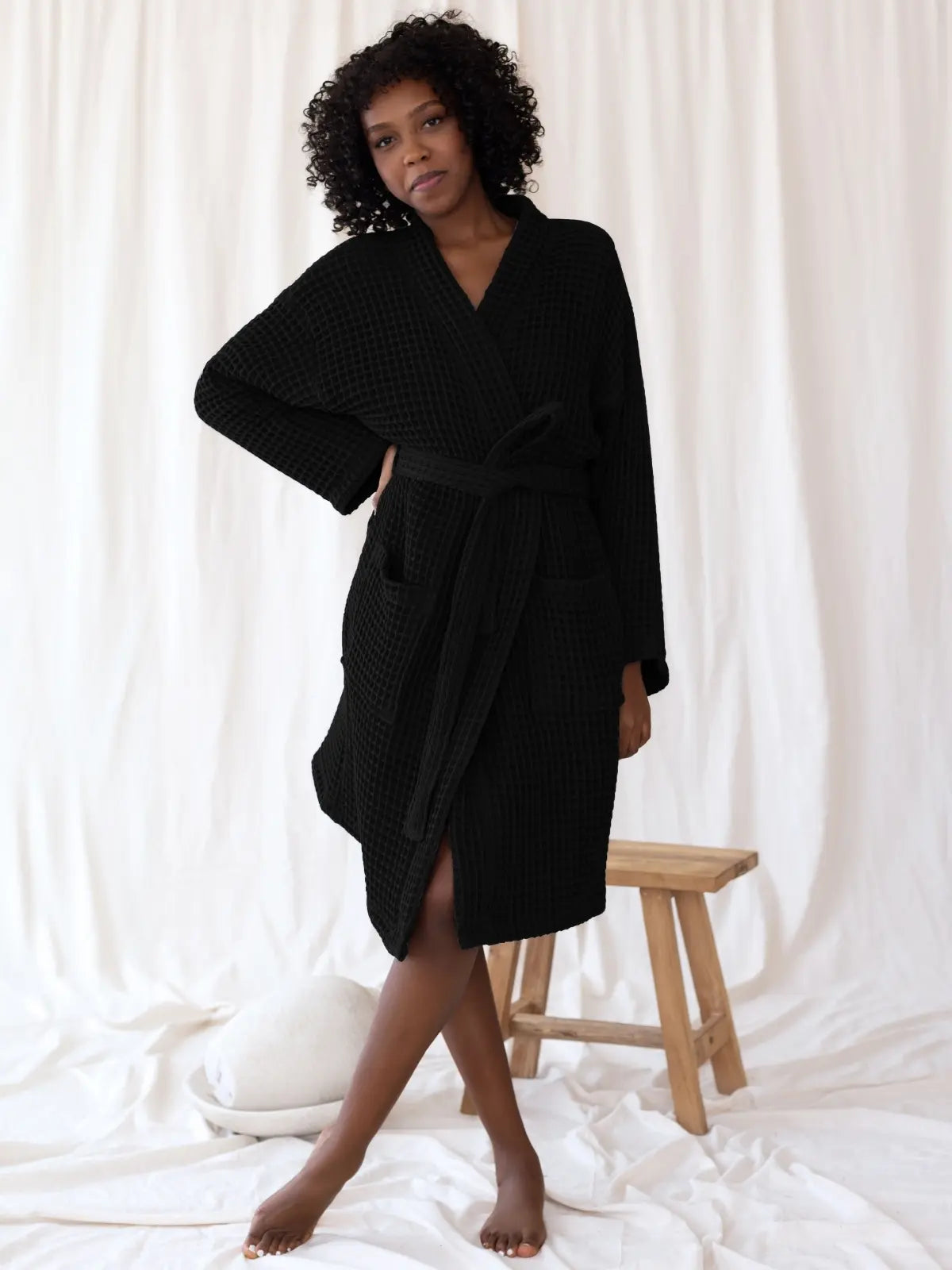 Siyah %100 pamuk waffle pike kimono bornoz ön görünüm