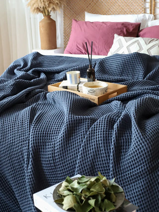 Antrasit waffle pike yatak örtüsü kenar dikişi işçilik detayı