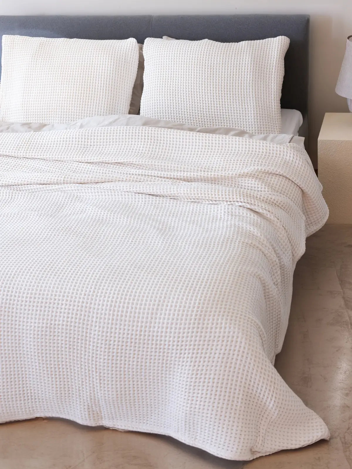 Beyaz ağır gramajlı waffle pike yatak örtüsü çift kişilik yatak üstü otel tarzı