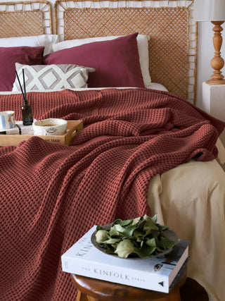 Bordo waffle pike yatak örtüsü dalgalı döküm görünümü