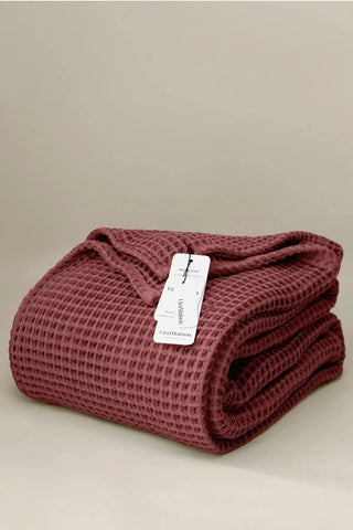 Bordo waffle pike yatak örtüsü, katlanmış ürün görünümü – %100 pamuk, 350 g/m², OEKO-TEX, VivaMaison