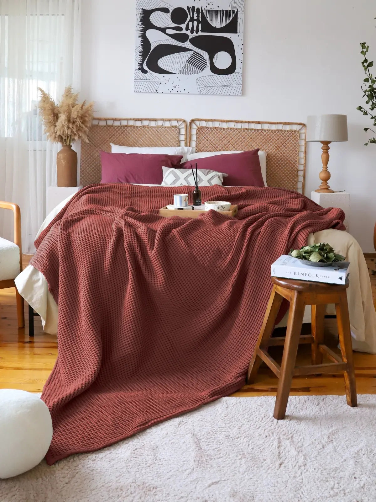 Bordo waffle pike yatak örtüsü kenar dikişi işçilik detayı