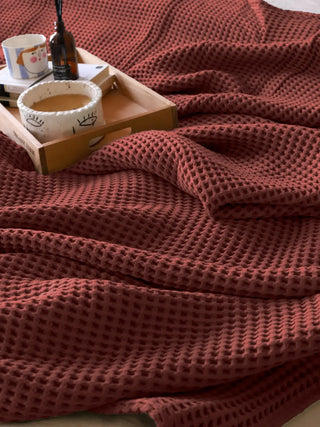 Bordo waffle pike yatak örtüsü yastık ile uyumlu kombinasyon