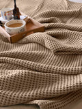 Kahverengi waffle pike yatak örtüsü dalgalı döküm görünümü