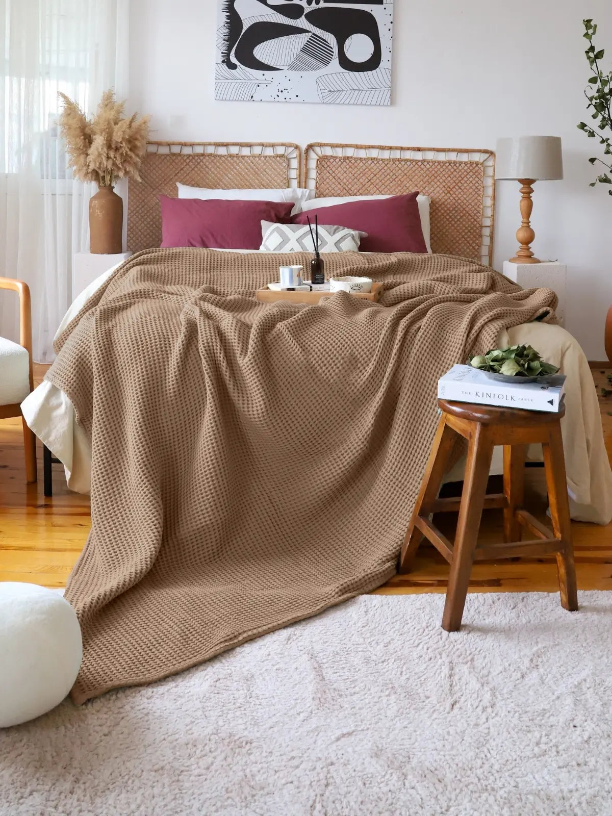 Kahverengi waffle pike yatak örtüsü kenar dikişi işçilik detayı