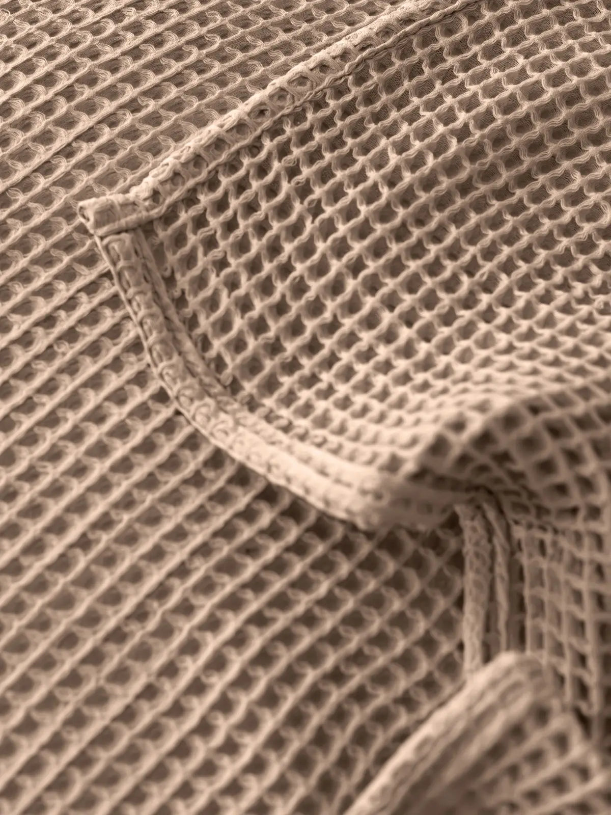 Kahverengi ağır gramajlı waffle pike yatak örtüsü çift kişilik yatak üstü görünüm