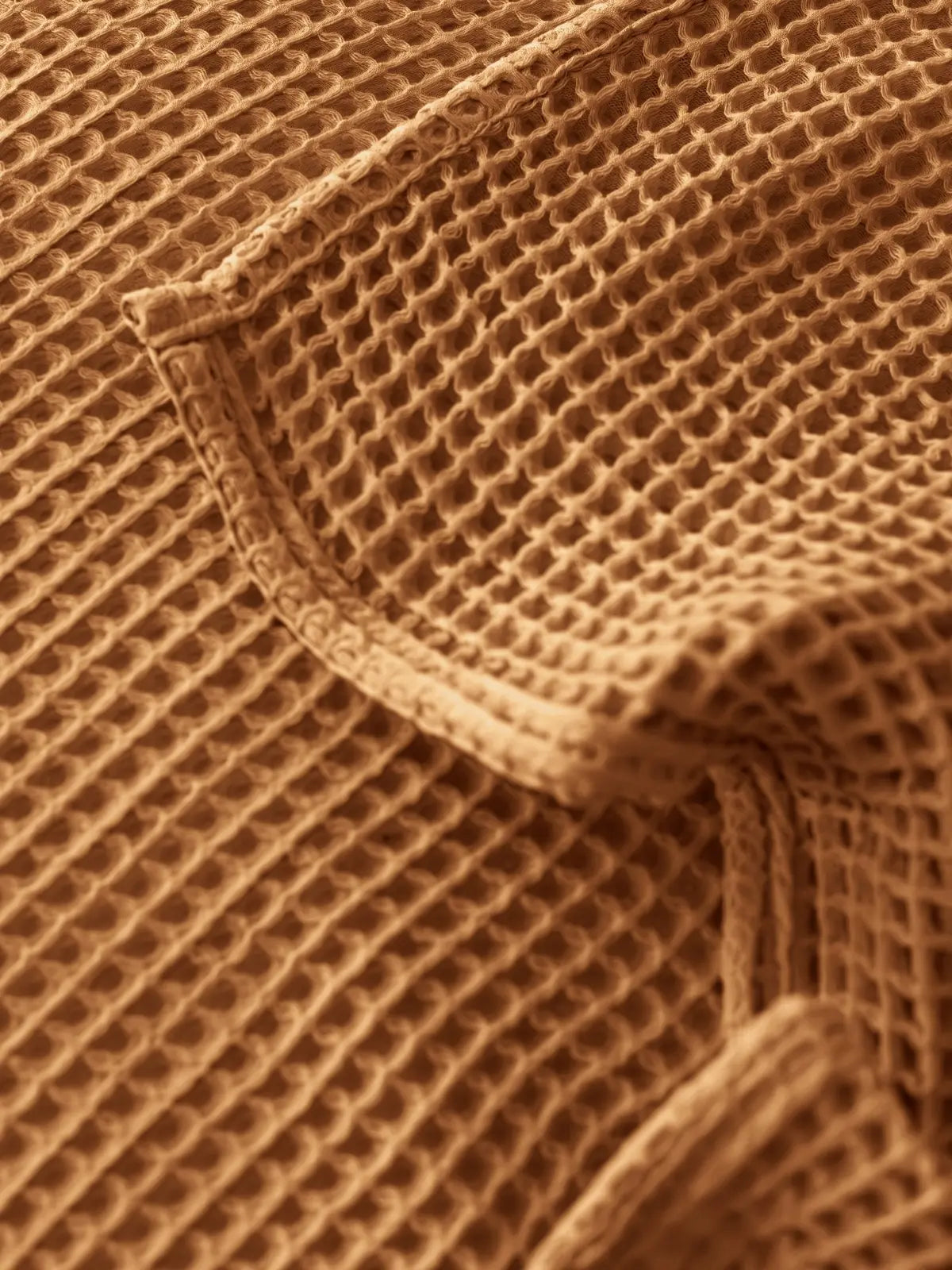 Karamel ağır gramajlı waffle pike yatak örtüsü çift kişilik yatak üstü görünüm