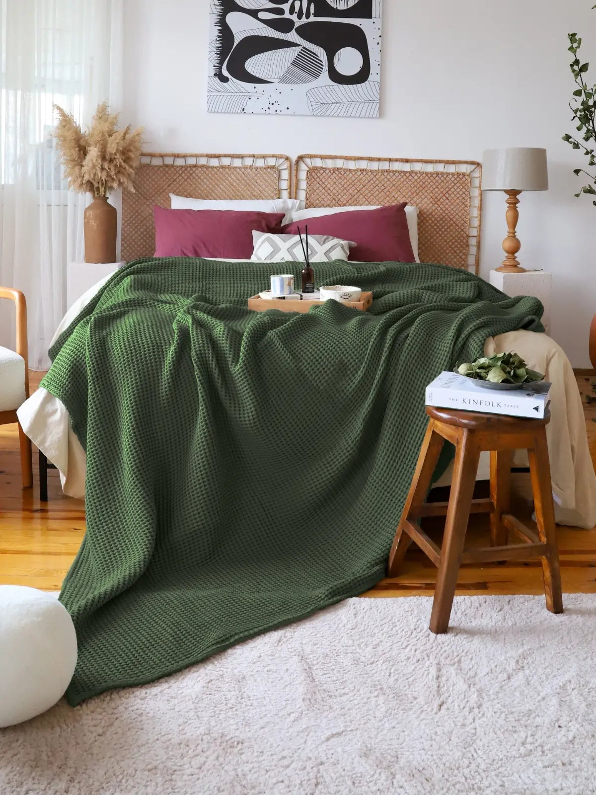 Koyu yeşil waffle pike yatak örtüsü dalgalı döküm görünümü