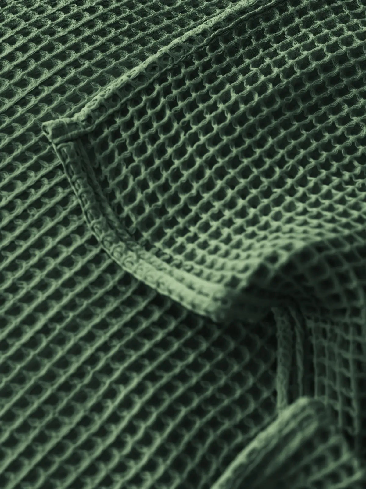 Koyu yeşil waffle pike yatak örtüsü yatak odası doğal dekorasyon görünümü