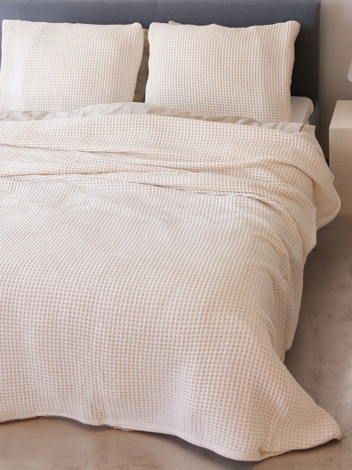 Natural waffle pike yatak örtüsü katlanmış halde petek doku görünümü