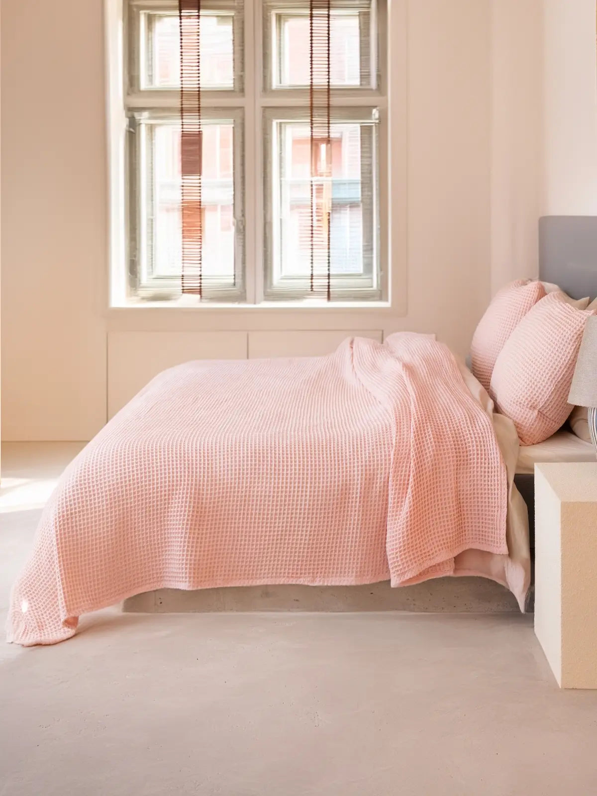 Pembe waffle pike yatak örtüsü petek dokuma kumaş yakın çekim